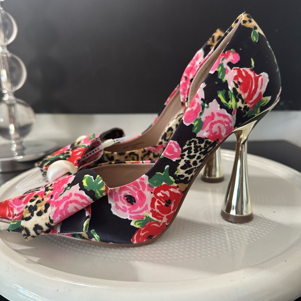 Betsey Johnson Floral Bow Pointed-Toe Heels in Black, Pink, Red, Green, Gold - Picture 5 of 15